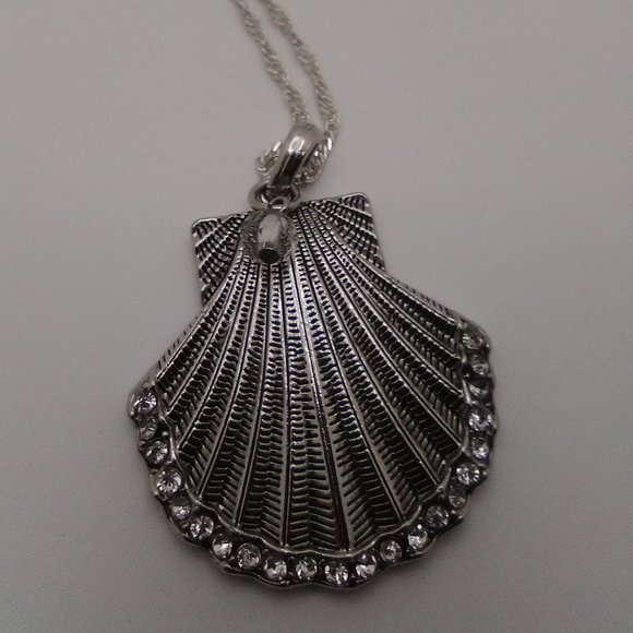 Silver Seashell Necklace - Picture 2 of 2